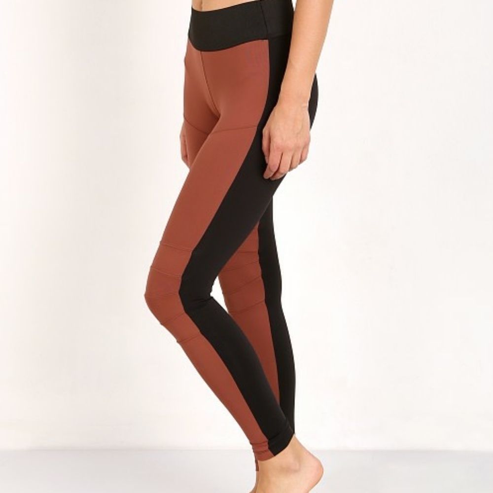 Koral Moto Mid Rise‎ Leggings in Sandstone & Black Size Medium